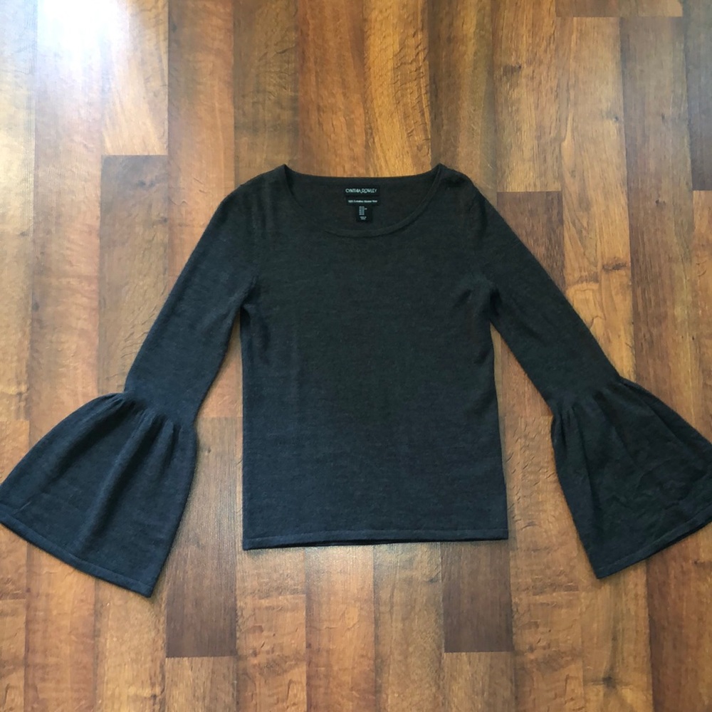 🧡 Cynthia Rowley Bell Sleeve Top